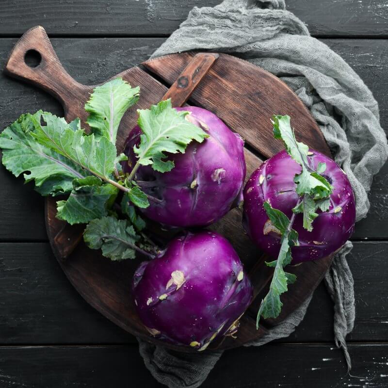 bio-kalarepa-fioletowa-na-desce.jpg
