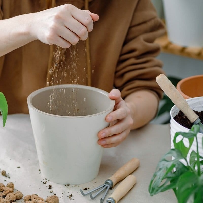 Wermikulit ogrodniczy - drenaż, podłoże do roślin 1-5mm 1L (4).jpg