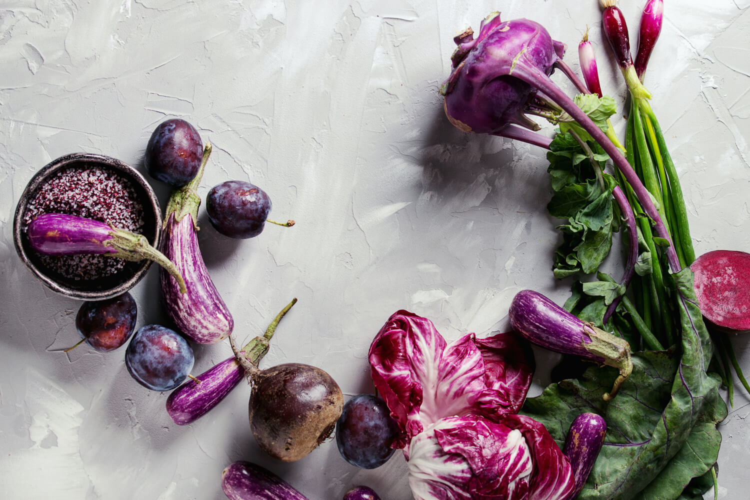 Fioletowe warzywa kapusta bakłażan kalarepa burak cebula