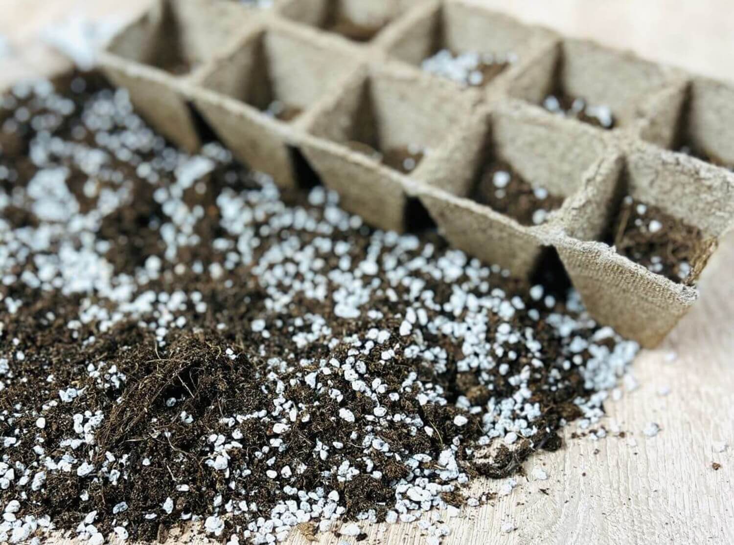 Perlit rozluźnia podłoże