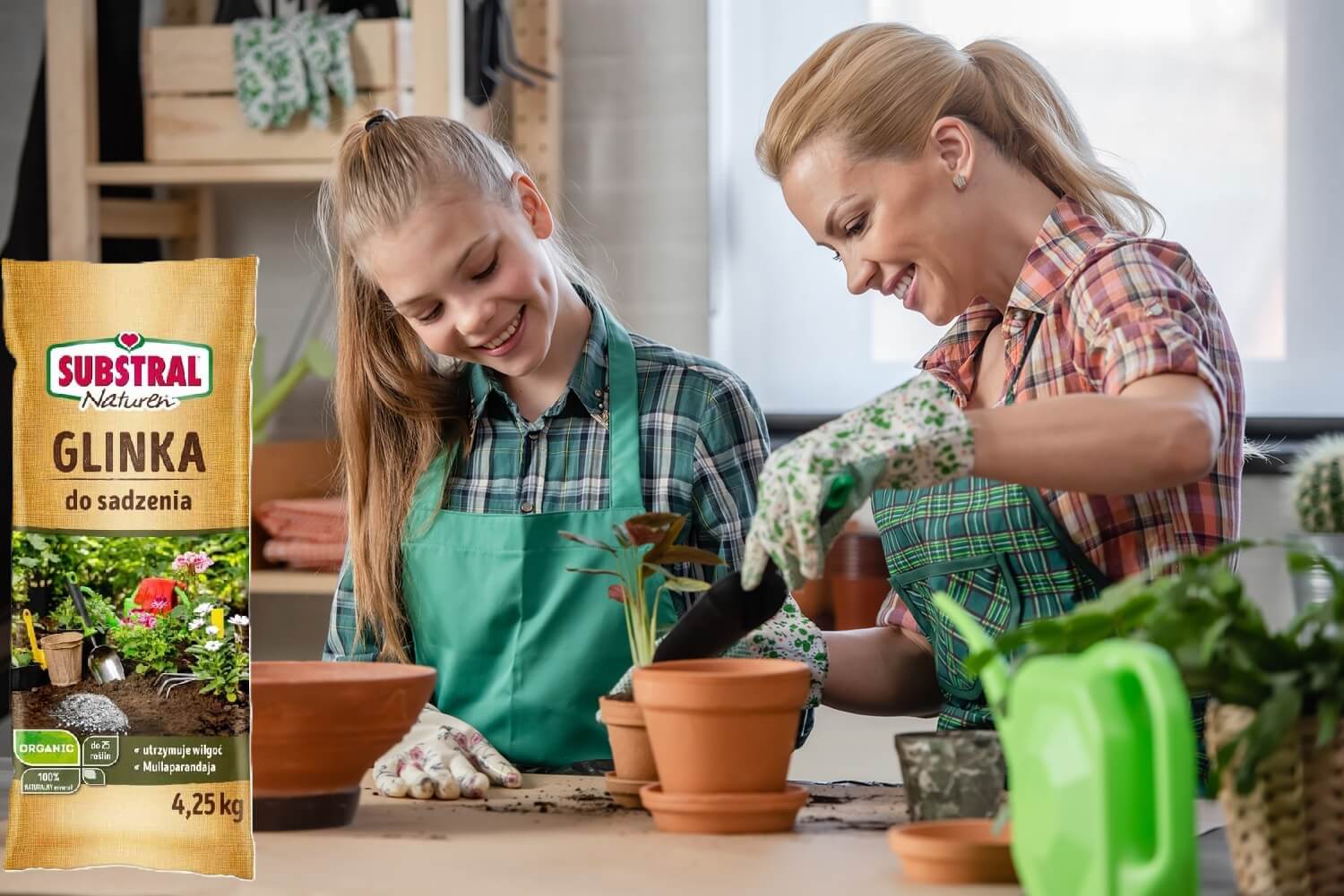 Sadzenie roślin z dzieckiem - glinka się przyda